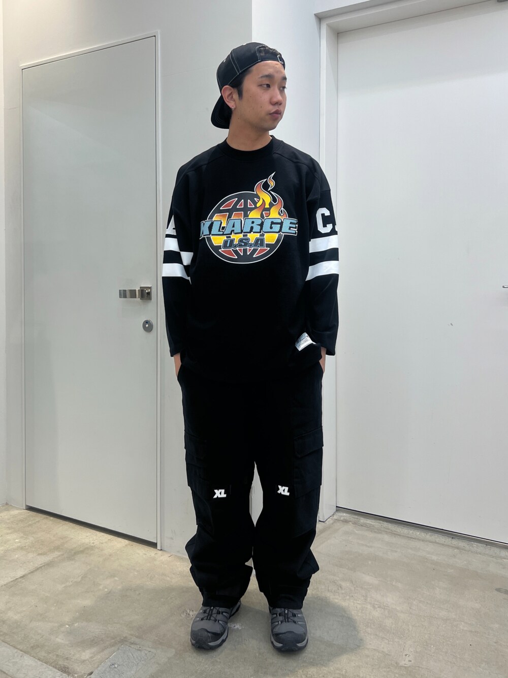 「XLARGE」｜「XLARGEのOVAL LOGO MESH CAP（キャップ、ブラック系）」を使った、横南 丈さん（メンズ・175cm）の春コーディネートの1枚目の写真