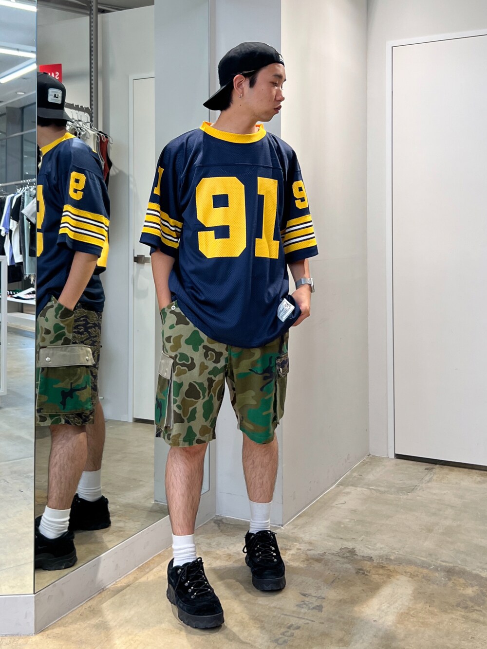 「XLARGE」｜「XLARGEのXLARGE GAME SHIRT（Tシャツ/カットソー、ブルー系）」を使った、横南 丈さん（メンズ・175cm）の夏コーディネートの1枚目の写真