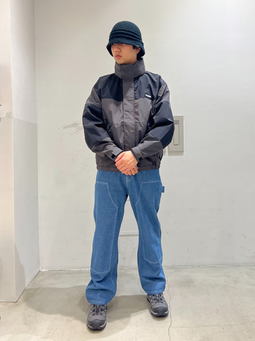 「XLARGE」｜「XLARGEのHAND KNITTED HAT（ハット、ブラック系）」を使った、横南 丈さん（メンズ・175cm）の冬コーディネートの1枚目の写真