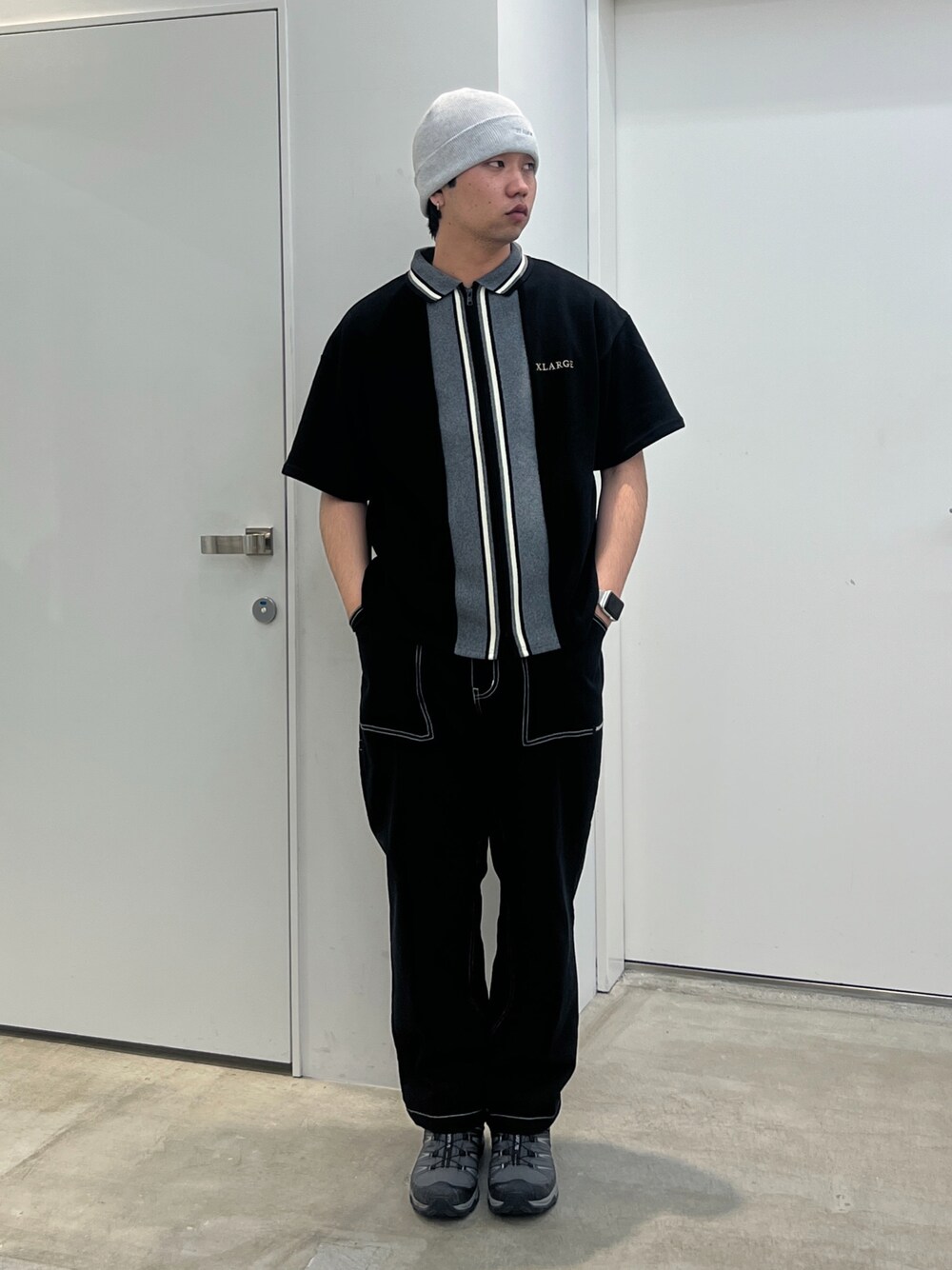 「XLARGE」｜「XLARGEのKNIT ZIP UP SHIRT（シャツ/ブラウス、ブラック系）」を使った、横南 丈さん（メンズ・175cm）の春コーディネートの1枚目の写真