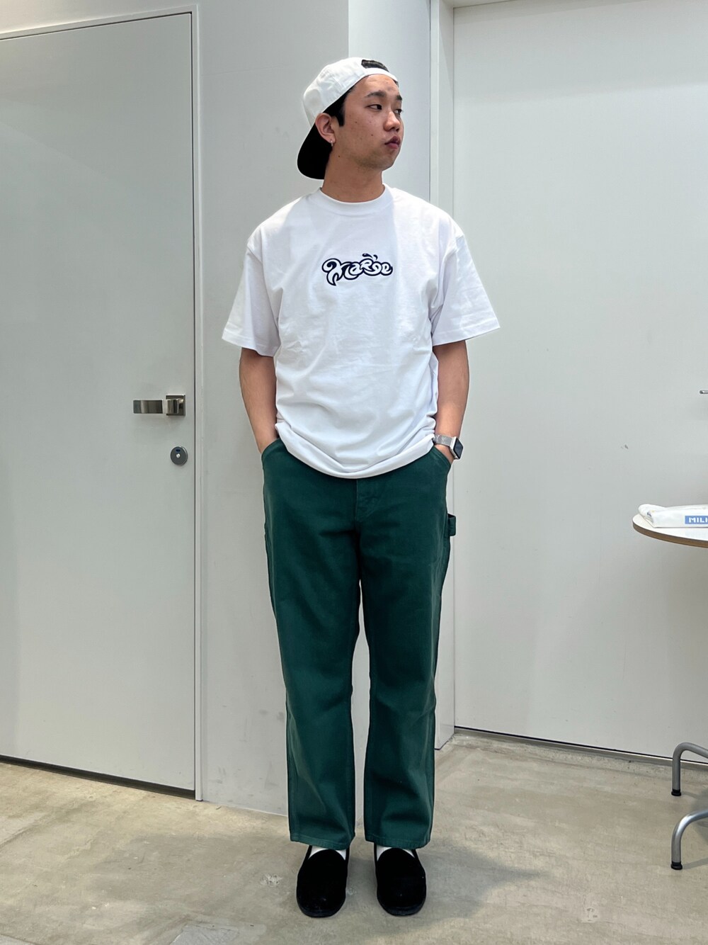 「XLARGE」｜「XLARGEのJUICY LOGO S/S TEE（Tシャツ/カットソー、ホワイト系）」を使った、横南 丈さん（メンズ・175cm）の春コーディネートの1枚目の写真