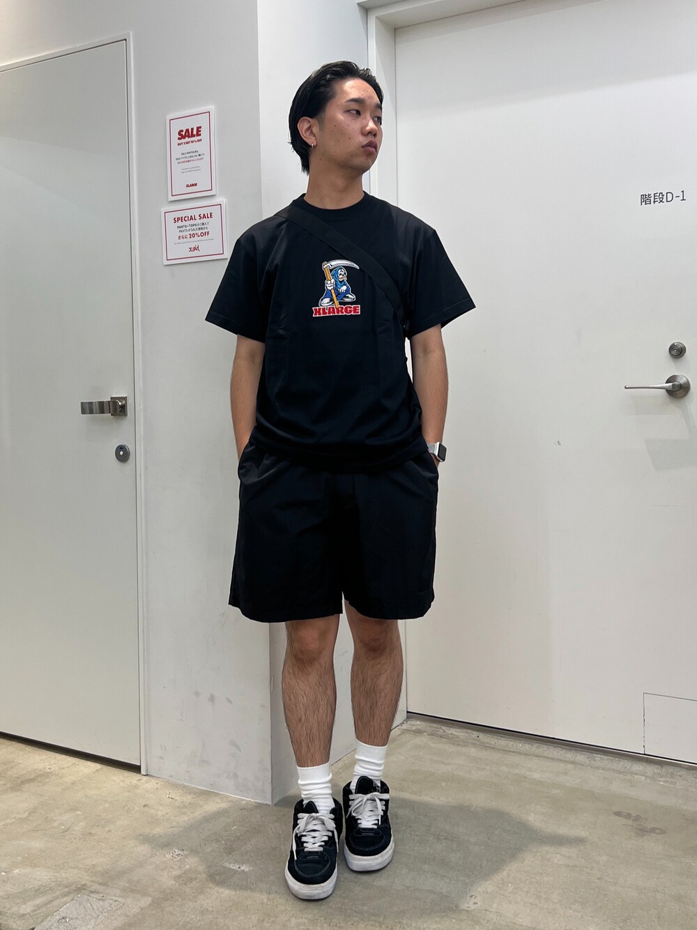 「XLARGE」｜「XLARGEのSTANDARD LOGO EASY SHORT PANTS（その他パンツ、ブラック系）」を使った、横南 丈さん（メンズ・175cm）の夏コーディネートの1枚目の写真