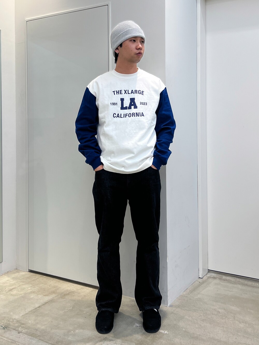 「XLARGE」｜「XLARGEのTWO TONE L/S TEE（Tシャツ/カットソー、ブルー系）」を使った、横南 丈さん（メンズ・175cm）の春コーディネートの1枚目の写真