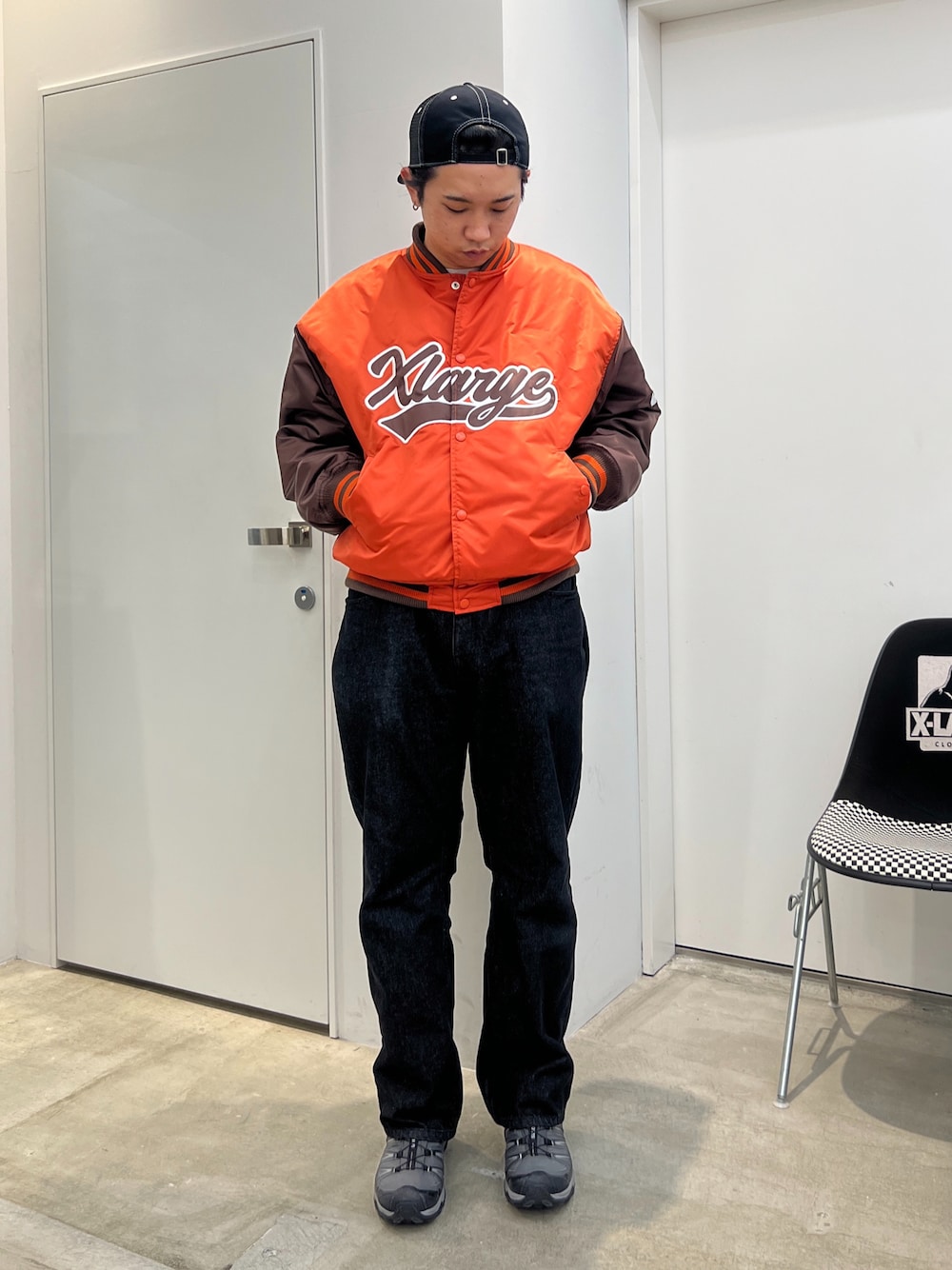 「XLARGE」｜「XLARGEのOVAL LOGO MESH CAP（キャップ、ブラック系）」を使った、横南 丈さん（メンズ・175cm）の春コーディネートの1枚目の写真