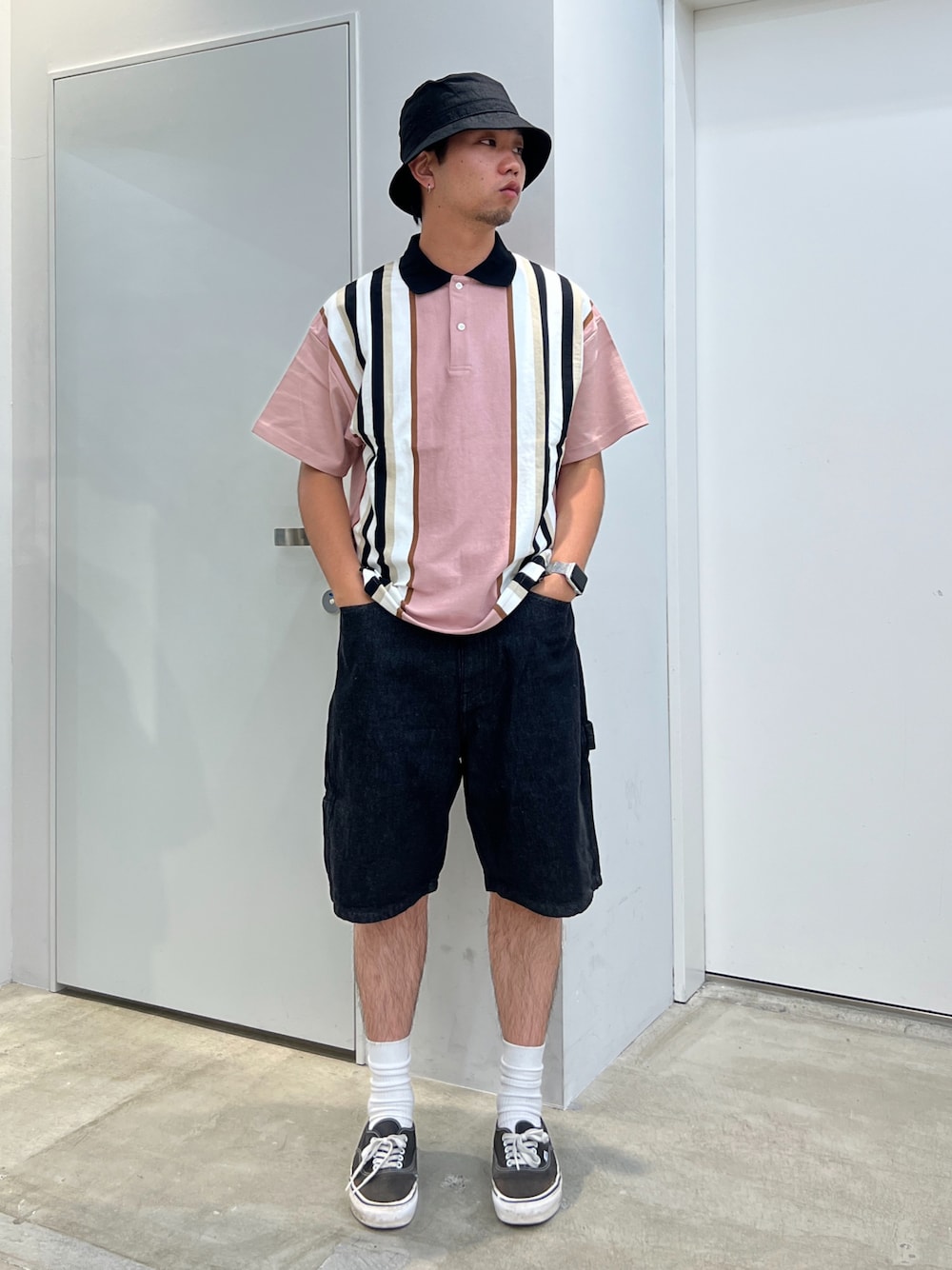 「XLARGE」｜「XLARGEのLINEN HAT（ハット、ブラック系）」を使った、横南 丈さん（メンズ・175cm）の春コーディネートの1枚目の写真