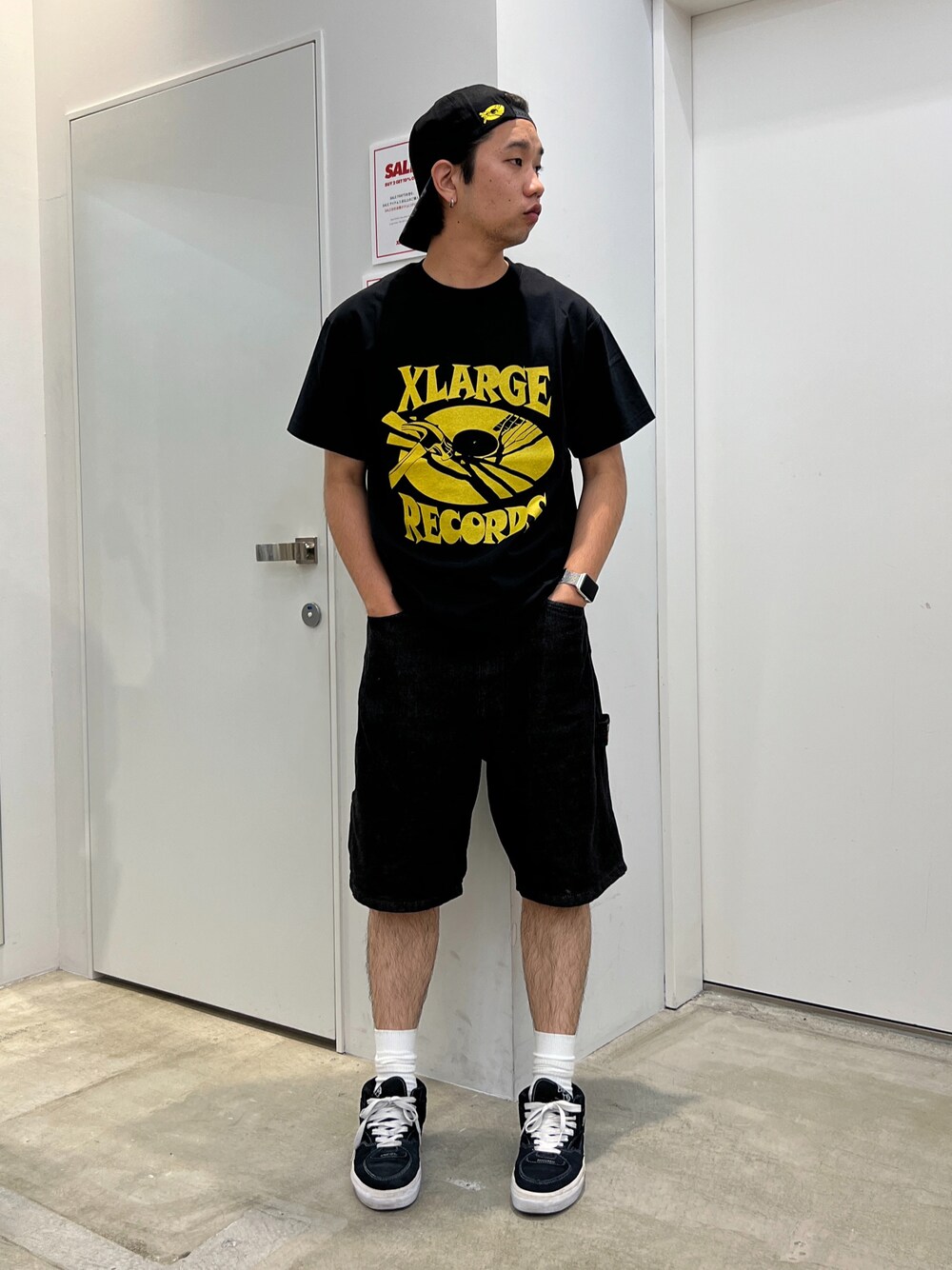 「XLARGE」｜「XLARGEのBREAK THE RECORDS CAP（キャップ、ブラック系）」を使った、横南 丈さん（メンズ・175cm）の夏コーディネートの1枚目の写真