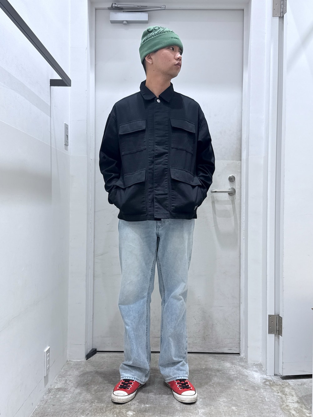 「ニット帽、秋服準備はじめました、初秋コーデ、シンプルスタイル」｜「XLARGEのMILITARY JACKET（その他アウター、ブラック系）」を使った、横南 丈さん（骨格ストレート・メンズ・175cm）の秋コーディネートの1枚目の写真