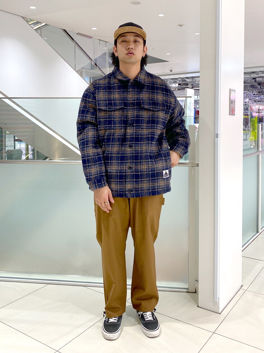 「XLARGE」｜「XLARGEのWORK WOOL CAP（キャップ、ブラック系）」を使った、横南 丈さん（メンズ・175cm）の秋コーディネートの1枚目の写真