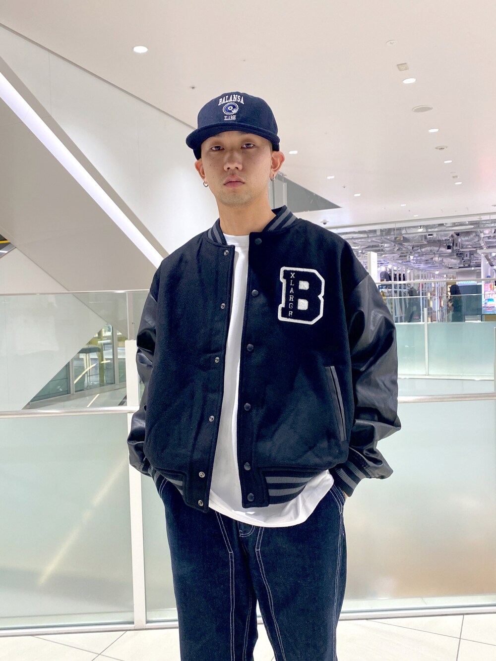 「XLARGE、秋服」｜「XLARGEのXLARGE × BALANSA WOOL CAP（キャップ、ブルー系）」を使った、横南 丈さん（メンズ・175cm）の秋コーディネートの1枚目の写真