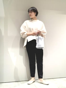 「サテンパンツ」｜「アイテム（スウェット）」を使った、スズキさん（レディース・165cm）の秋コーディネート