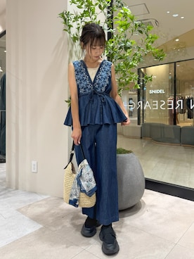 「SMELLY（スメリー）のアイテム（ストール/ショール、ブルー系）」を使った、YUKI ♪ さん（レディース・160cm）の夏コーディネート