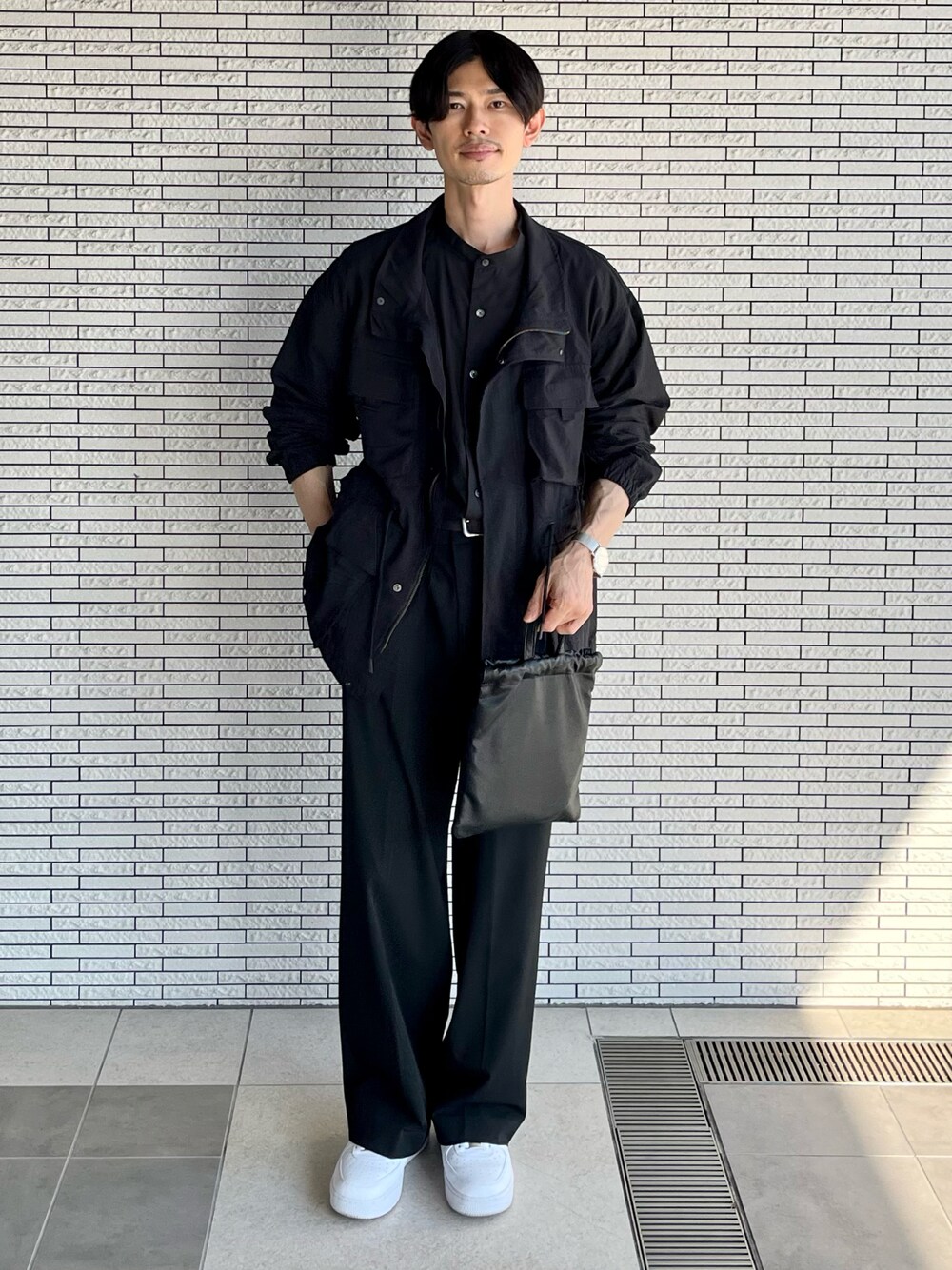 「NIKEのアイテム（シューズ、ホワイト系）」を使った、漸さん（メンズ・172cm）の秋コーディネートの1枚目の写真