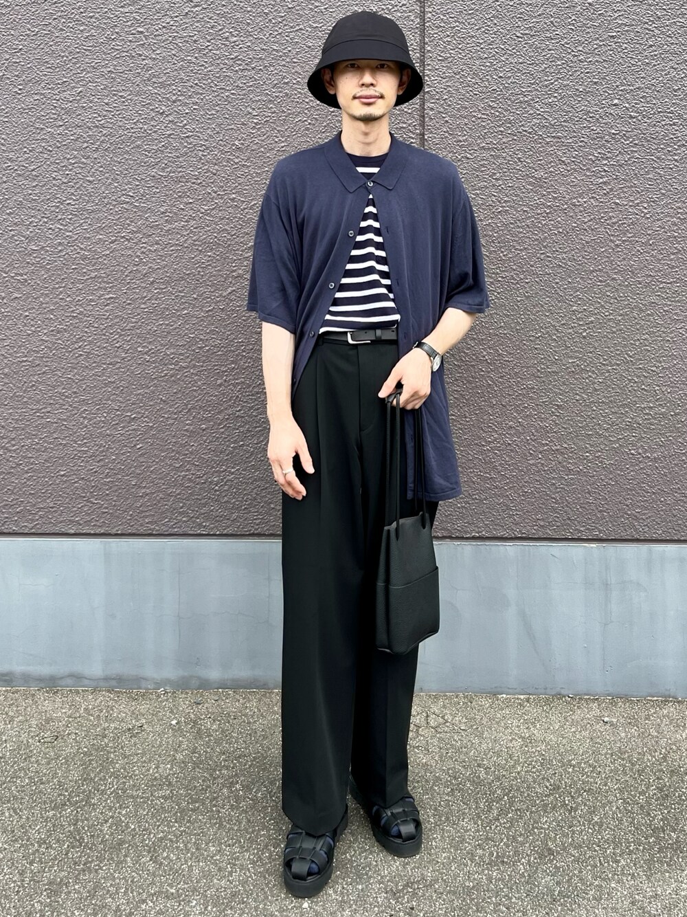 「UNIQLOのアイテム（パンツ、ブラック系）」を使った、漸さん（メンズ・172cm）の夏コーディネートの1枚目の写真