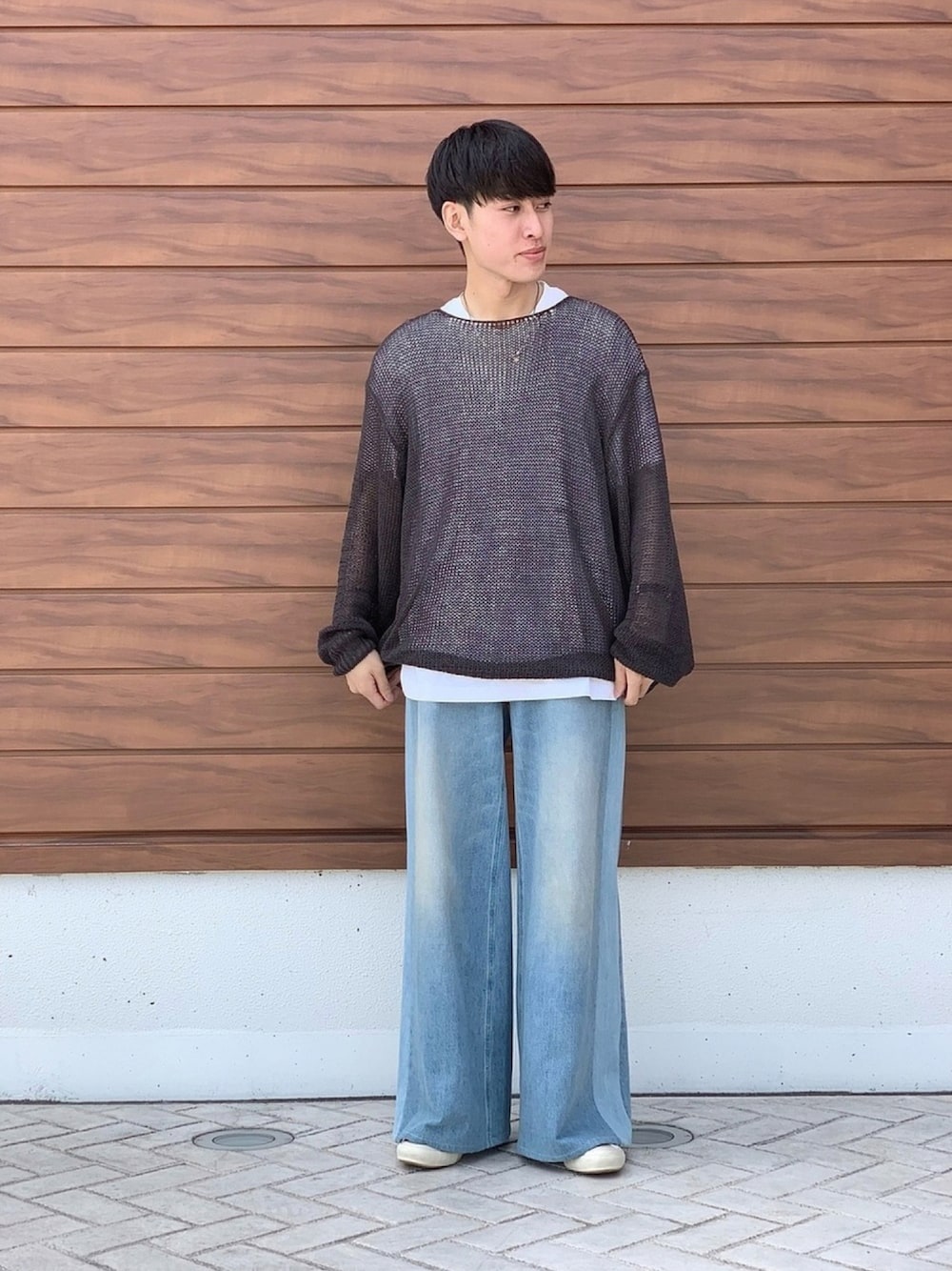 マルジェラ Tシャツ 緑 メンズ デニム合わせに 緑色のシャツとTシャツを使ったメンズコーデ！相性の良い色で