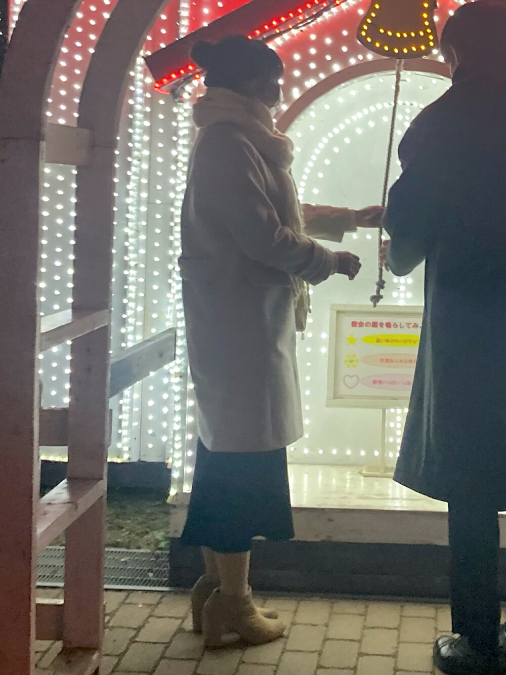 「今日のコーデ、オトナ女子、ゆるコーデ、おしゃれさんと繋がりたい、大人かわいい、休日スタイル、お出かけコーデ、スカートスタイル、イルミネーション、デート、デートスタイル（WOMEN）、冬コーデ、冬、マフラー、オトナガーリー」｜「しまむらのアイテム（ノーカラーコート、ピンク系）」を使った、ちふみさん（レディース・157cm）の冬コーディネートの1枚目の写真