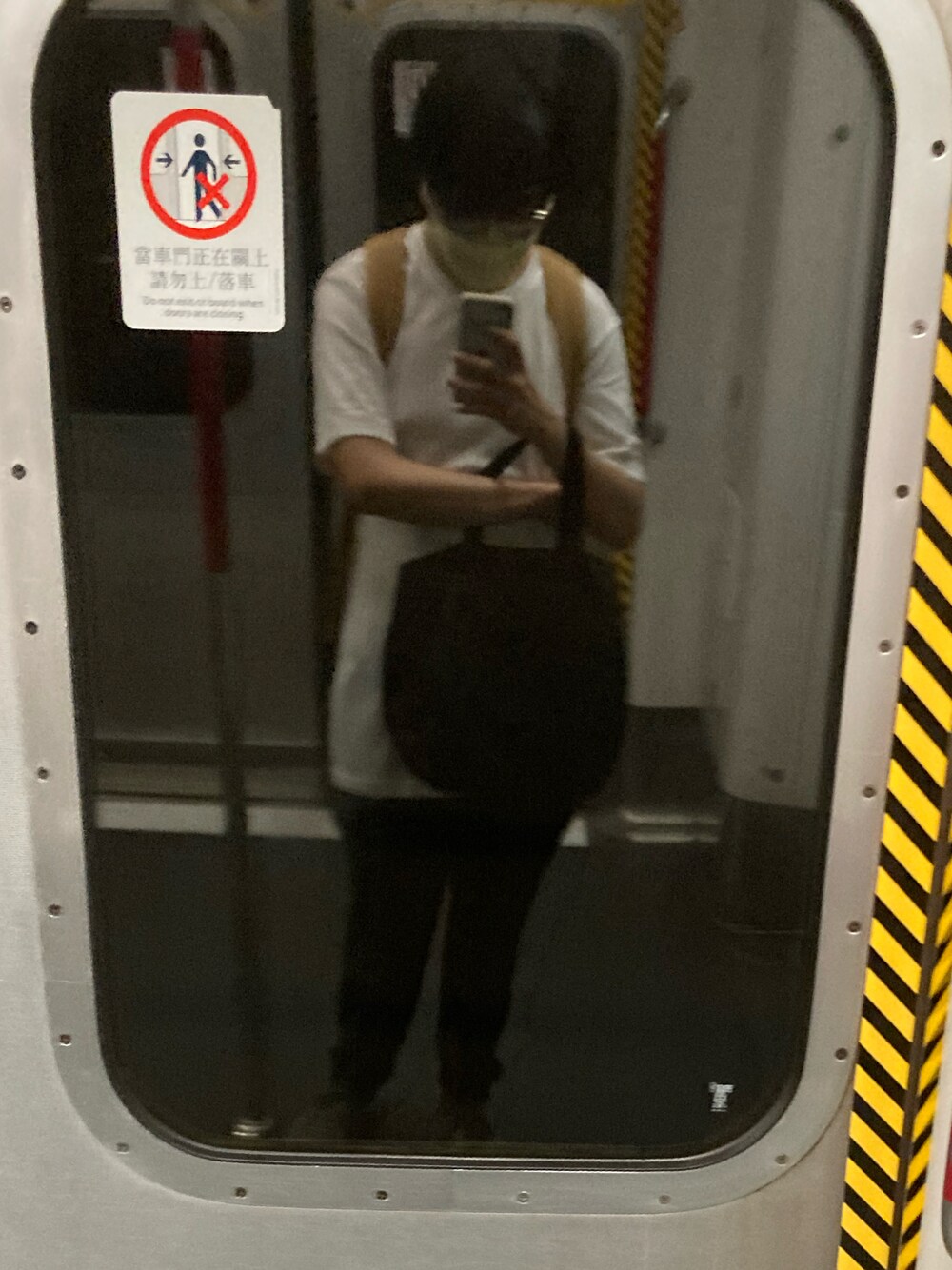 「ootd、街頭穿搭、夏」｜「UNIQLOのエアリズムコットンオーバーサイズTシャツ（5分袖）（Tシャツ/カットソー、ホワイト系）」を使った、wilbert0825さん（メンズ・171cm）の夏コーディネートの1枚目の写真