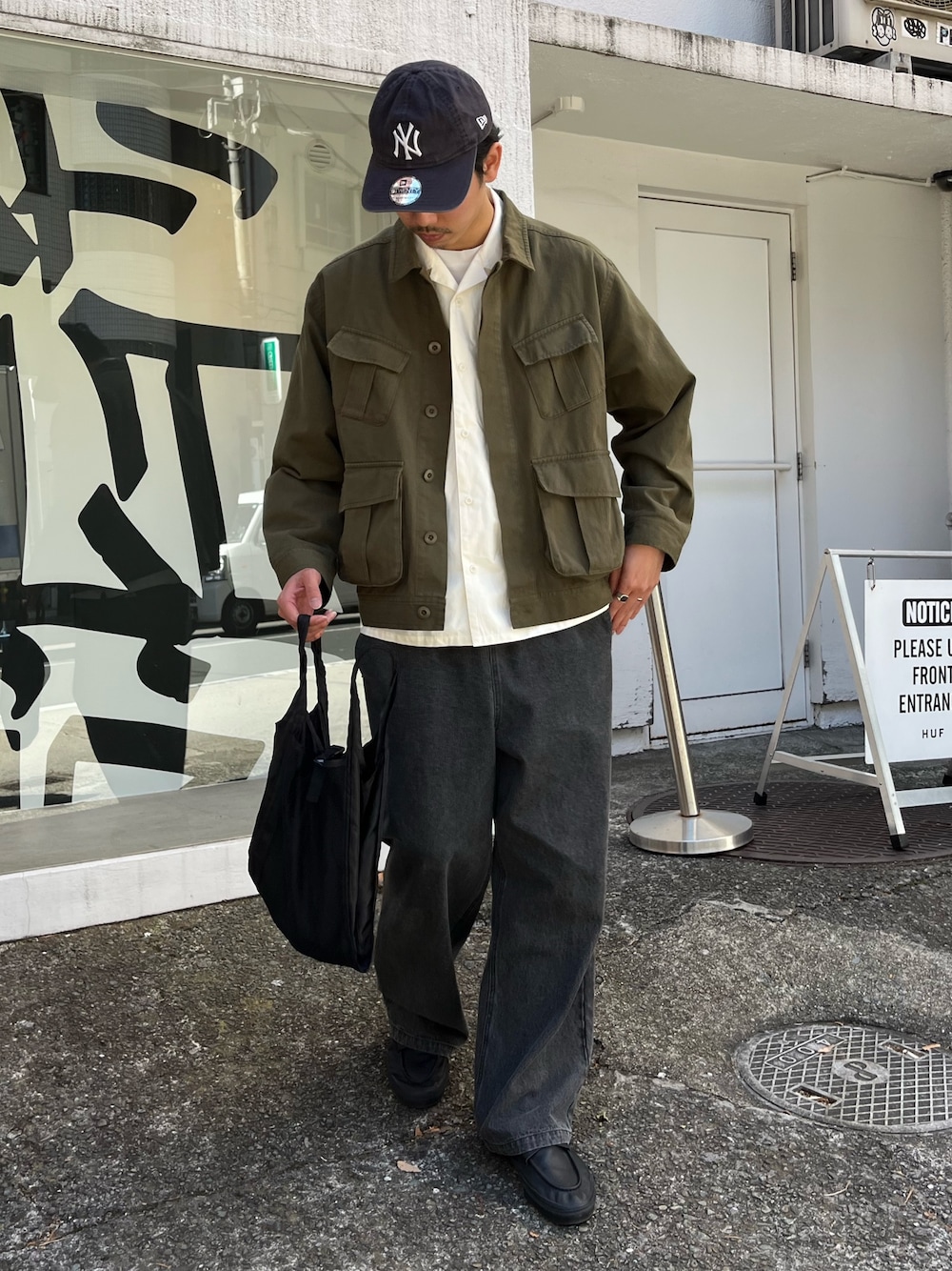 「シャツスタイル、今日のコーデ、大人カジュアル、いいね、save、フォローお願いします🤑、お洒落さんとつながりたい、ミリタリー、ミリタリージャケット、ミリタリーコーデ、白シャツ、デニム、デニムパンツ、トラウザーパンツ、大人コーデ、爽やかコーデ、ストリートMIX」｜「Franklin Climbingの【Franklin Climbing】マウンテンフィールド ショートスリーブシャツ 半袖シャツ（シャツ/ブラウス、ホワイト系）」を使った、ハヤシさん（骨格ストレート・メンズ・183cm）の春コーディネートの1枚目の写真