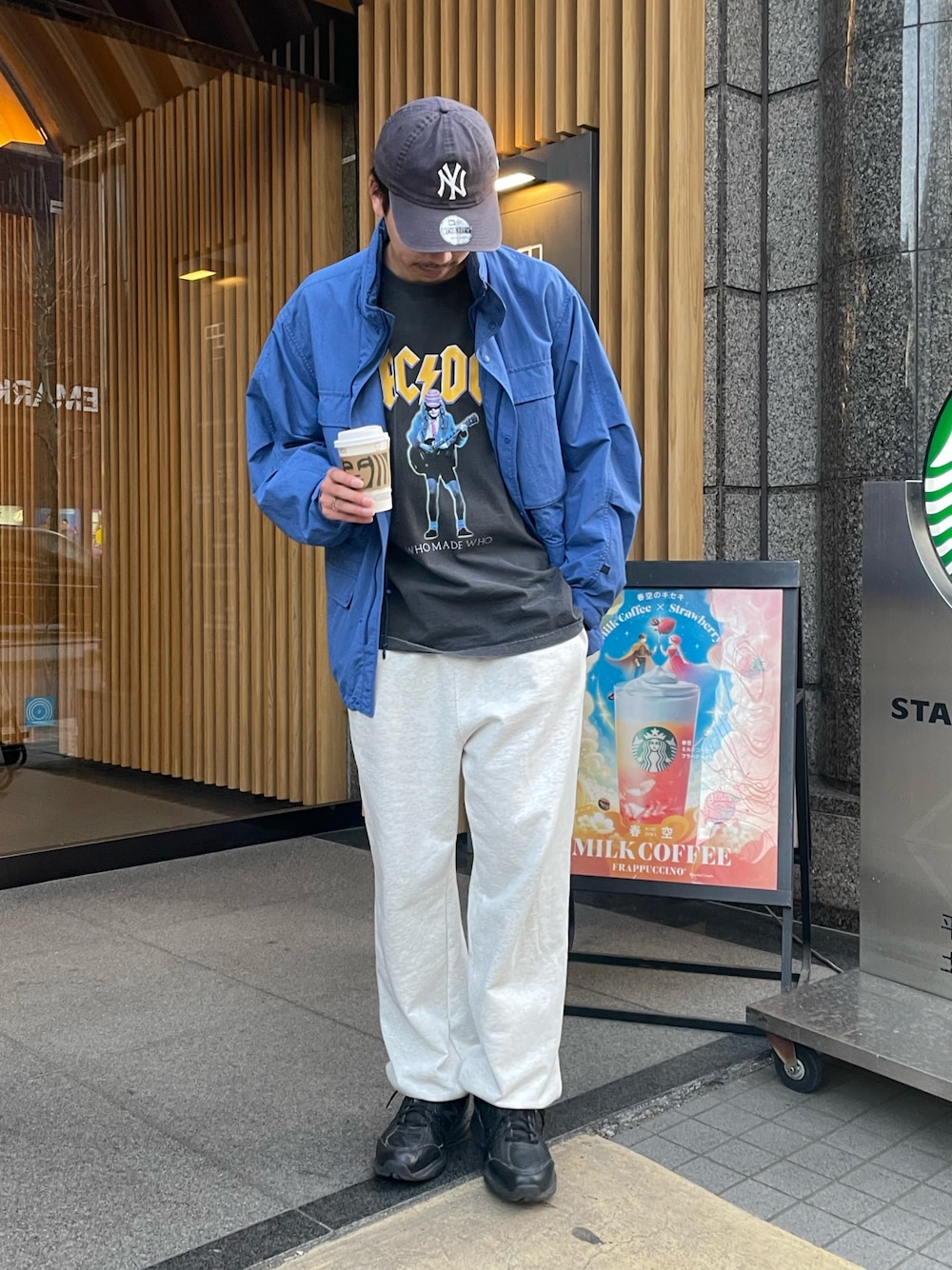 「レイヤードスタイル、キャップ、シンプルコーデ、韓国ファッション、休日スタイル、Tシャツ、お出かけコーデ、古着MIX、おでかけコーデ、いいね、save、フォローお願いします🤑、Tシャツコーデ、バンドT、黒Tシャツ、フェススタイル、フェス」｜「GOOD ROCK SPEEDの【GOOD ROCK SPEED】 別注 オーバーサイズバンドTシャツ バンT ロックT（Tシャツ/カットソー、ブラック系）」を使った、ハヤシさん（骨格ストレート・メンズ・183cm）の春コーディネートの1枚目の写真
