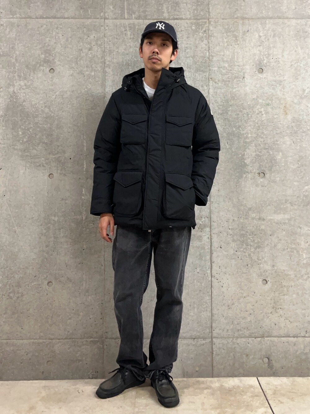 「シンプルスタイル、おでかけコーデ、オトナカジュアル、メンズファッション、お洒落さんとつながりたい、冬コーデ、いいね、save、フォローお願いします🤑、キレイめコーデ、デニム、ブラックコーデ、ダウン、ダウンジャケット、ダウンコート、PYRENEX、ピレネックス」｜「Pyrenexの【PYRENEX/ピレネックス】BAZUS バズス フィールドジャケット ダウンジャケット（ダウンジャケット/コート、ブラック系）」を使った、ハヤシさん（骨格ストレート・メンズ・183cm）の冬コーディネートの1枚目の写真