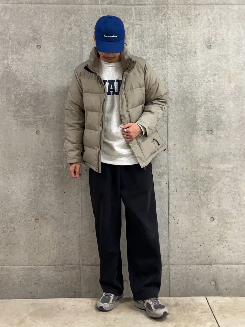 「春色、今日のコーデ、お出かけコーデ、春服コーデ、オトナカジュアル、メンズファッション、大人コーデ、シンプルコーデ、シンプル、キャップ、アウター、スウェット、スウェットコーデ、春コーデ、春」｜「TAIONの【TAION/タイオン】GLOSTER別注 COMPACT DOWN JACKET ダウンジャケット（ダウンジャケット/コート、グレー系）」を使った、ハヤシさん（骨格ストレート・メンズ・183cm）の春コーディネートの1枚目の写真