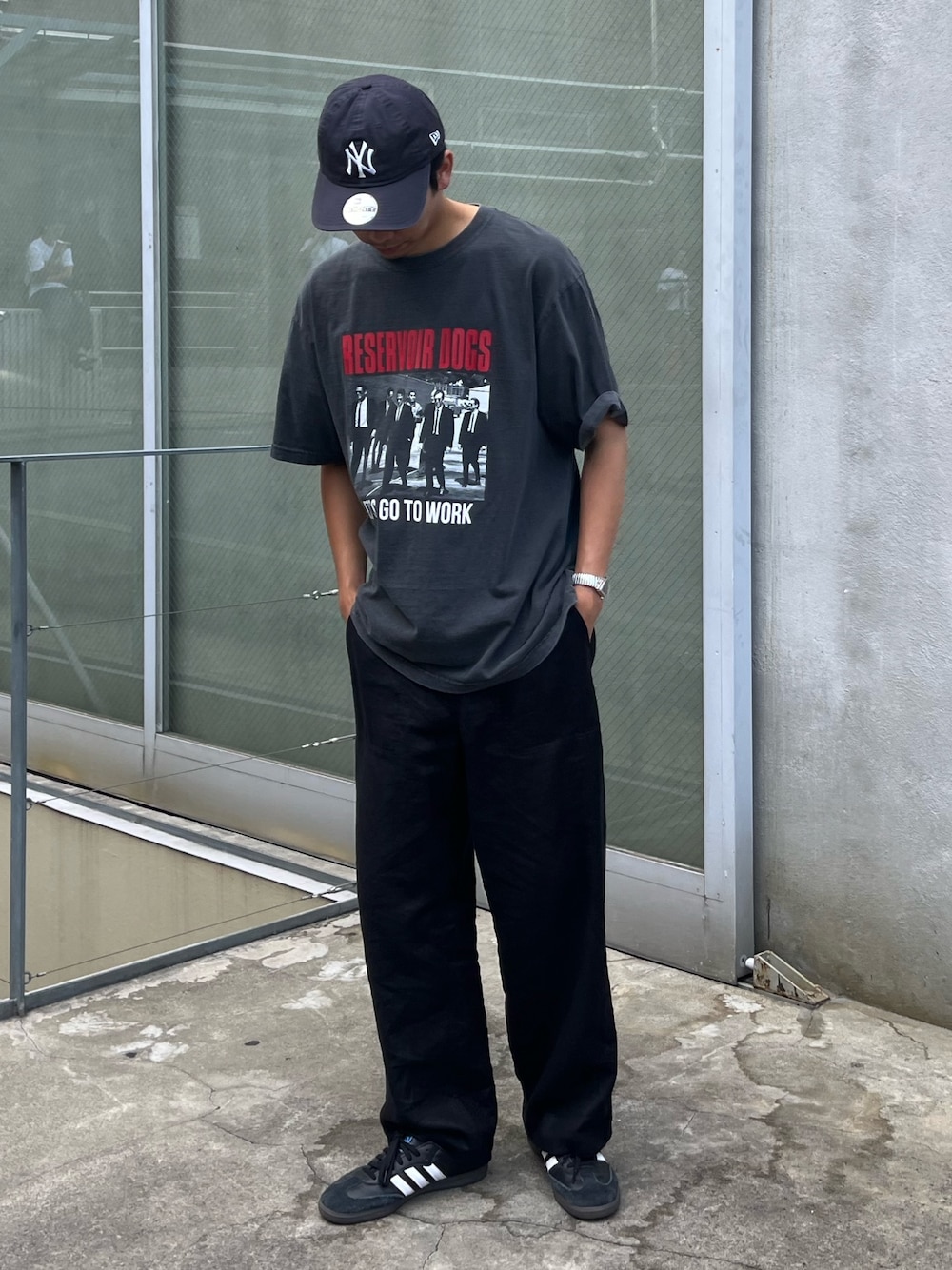 「夏だ！Tシャツ着よう！、フェスコーデ、さらっと晴れやかスナップ、夏コーデ、韓国ファッション、お出かけコーデ、キャップ、映画、ムービーTシャツ、映画Tシャツ、古着MIX、古着コーデ、ブラックコーデ、シンプルスタイル、お洒落さんとつながりたい」｜「GOOD ROCK SPEEDの【GOOD ROCK SPEED】別注 RESERVOIR DOGS レザボア・ドッグス Tシャツ（Tシャツ/カットソー、ブラック系）」を使った、ハヤシさん（メンズ・183cm）の夏コーディネートの1枚目の写真