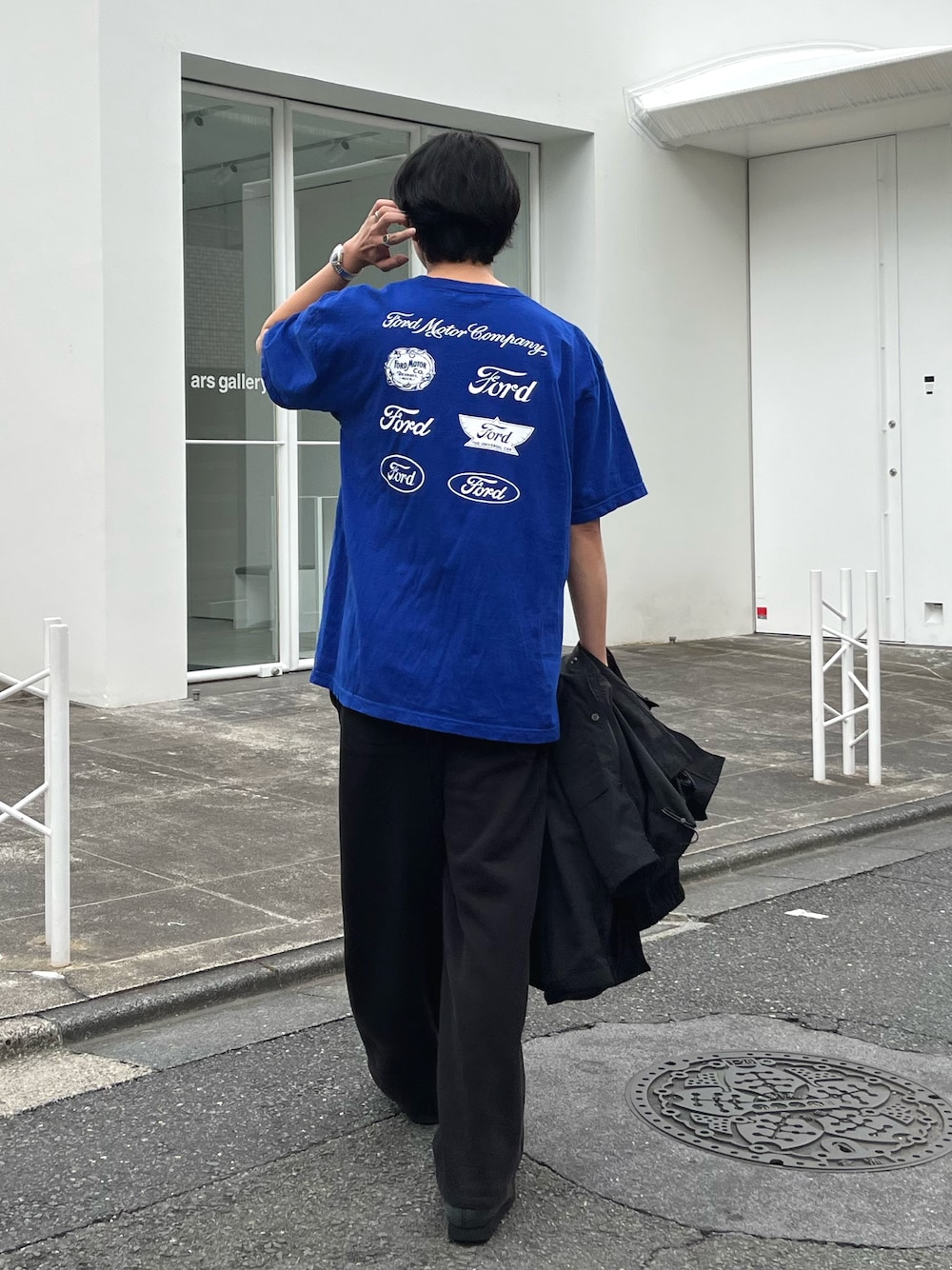 「メガネ男子、サングラス、Tシャツ、夏コーデ、古着MIX、春夏コーデ、初夏コーデ、お出かけコーデ、最近のいい感じコーデ、青、バックプリント、大人カジュアル、シンプル、シンプルコーデ、夏だ！Tシャツ着よう！」｜「GOOD ROCK SPEEDの【GOOD ROCK SPEED】フォード / 車 / FORD / ロゴ プリントTシャツ（Tシャツ/カットソー、ブルー系）」を使った、ハヤシさん（骨格ストレート・メンズ・183cm）の夏コーディネートの1枚目の写真