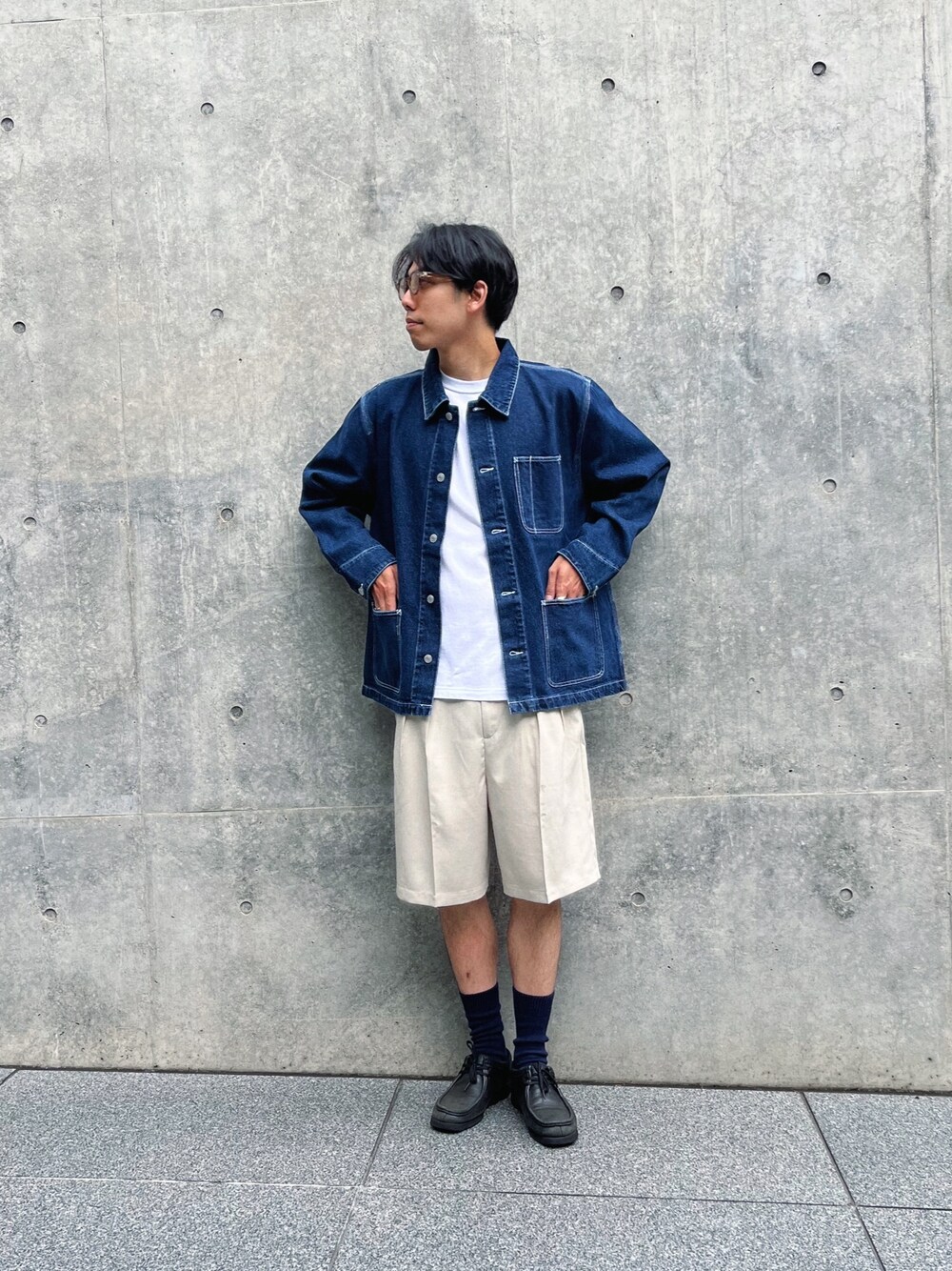 「アツいコーデ全部見せ、カバーオール、デニム、デニムジャケット、デニムカバーオール、ショーツ、ショーツスタイル、秋コーデ、夏コーデ、ゆるコーデ、ルーズシルエット、オーバーサイズ、リラックススタイル、オトナカジュアル、おでかけコーデ」｜「GLOSTERの【限定展開】【GLOSTER/グロスター】デニムカバーオール ベーシック ルーズフィット（カバーオール、ブルー系）」を使った、ハヤシさん（メンズ・183cm）の夏コーディネートの1枚目の写真