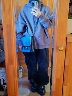 「DEVICE（デバイス）の【WEARISTA こーせ ×DEVICE コラボ】Rename フロントバックル ショルダーバッグ（ショルダーバッグ）」を使った、t_Fyさん（メンズ・165cm）の春コーディネート