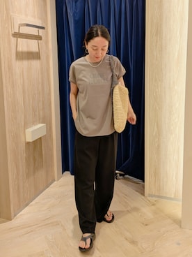 「fredy emue（フレディエミュ）の【UVカット/接触冷感】フレンチロゴＴシャツ（Tシャツ/カットソー、グリーン系）」を使った、もっちゃんさん（レディース・160cm）の夏コーディネート