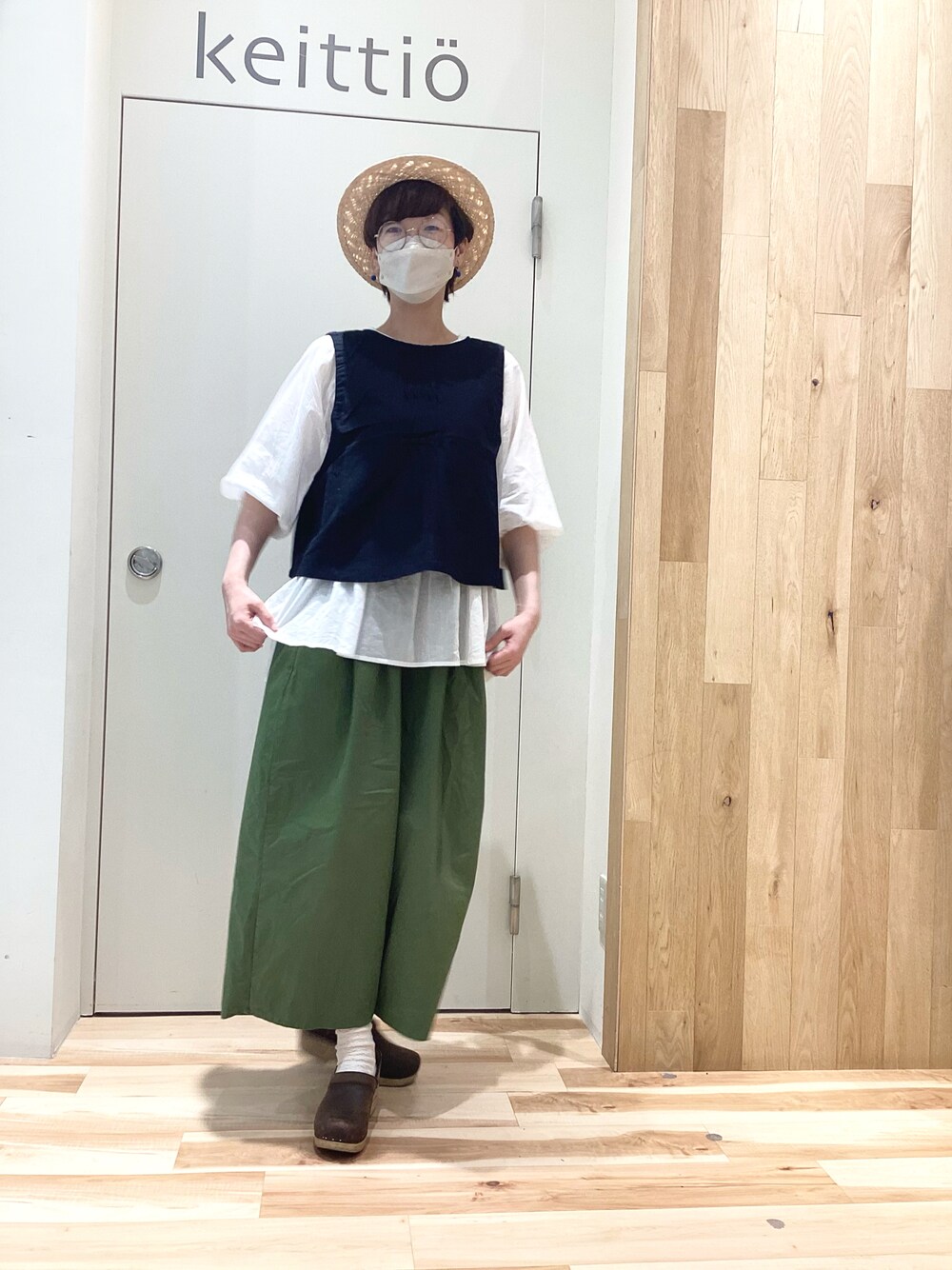 「大人コーデ、オトナカワイイ、高身長コーデ、ベストコーデ、カンカン帽、サマンサ モスモス(Samansa Mos2)、SM2、sm2、SM2 keittio イオンモールとなみ、雨の日」｜「Samansa Mos2のアイテム（ベスト、ブラック系）」を使った、keittioとなみさん（レディース・167cm）の夏コーディネートの1枚目の写真