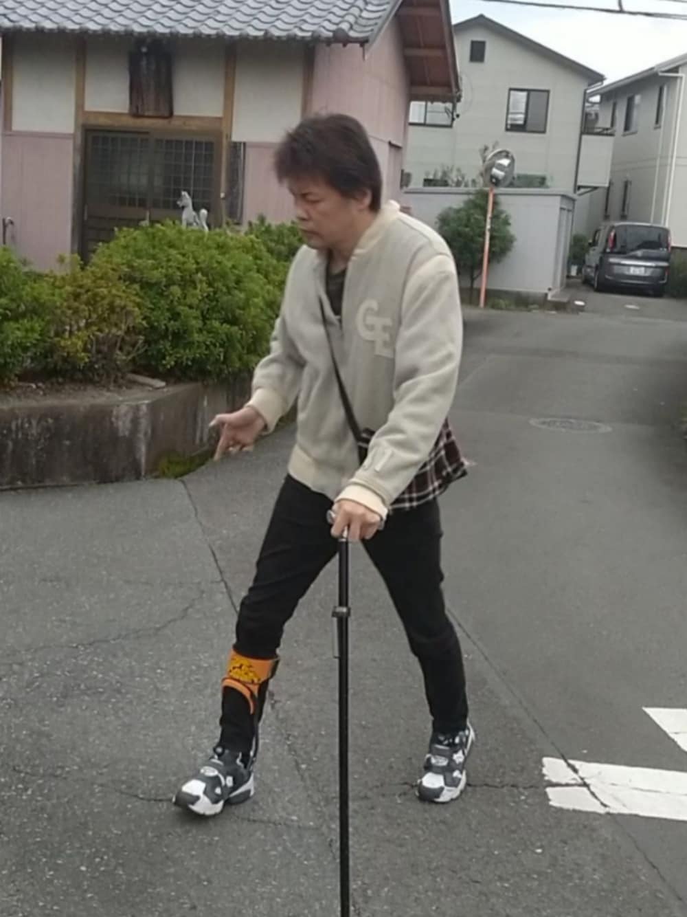 「ウォーキングスタイル、リハビリ」｜「GOODENOUGHのアイテム（スタジャン、グレー系）」を使った、under5100さん（メンズ・181cm）の秋コーディネートの1枚目の写真