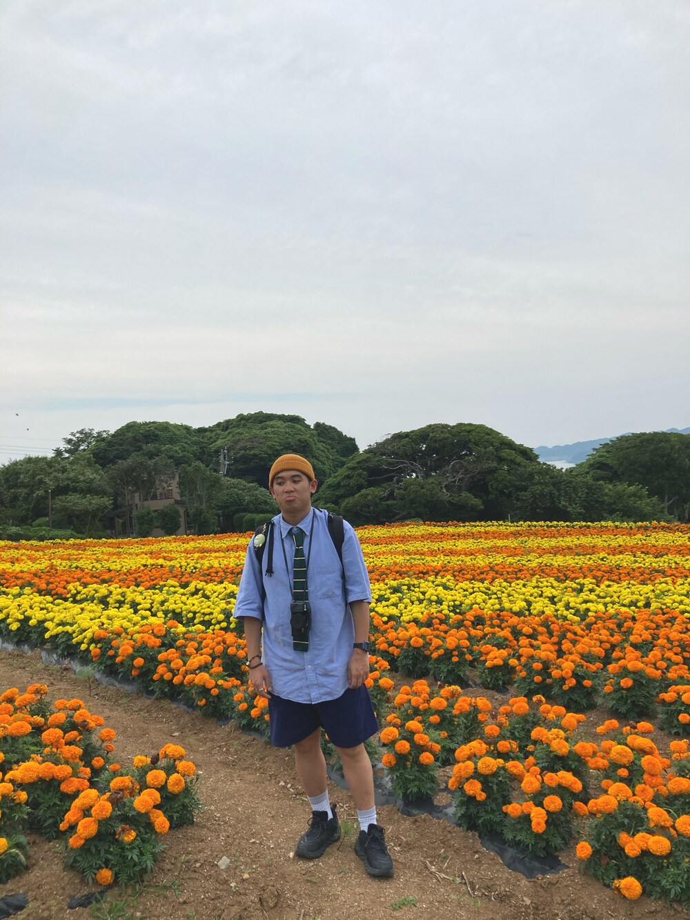 「niko and...のアイテム（ニットキャップ/ビーニー、オレンジ系）」を使った、Jason Lamさん（メンズ・174cm）の夏コーディネートの1枚目の写真