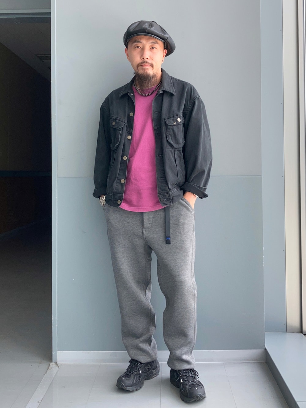 「スウェットパンツ、アメカジ、カラーパンツ、New Balance、秋のコーデ、ストリート、休日スタイル、ビックシルエット、秋服準備はじめました」｜「CA4LAのアイテム（キャスケット、ブラック系）」を使った、えんどうさん（メンズ・165cm）の秋コーディネートの1枚目の写真