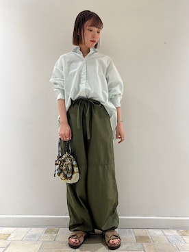 「アイテム（バッグ、ブルー系）」を使った、新谷さん（レディース・157cm）の夏コーディネート