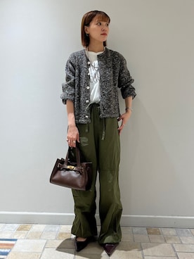「アイテム（カーゴパンツ）」を使った、新谷さん（レディース・157cm）の秋コーディネート
