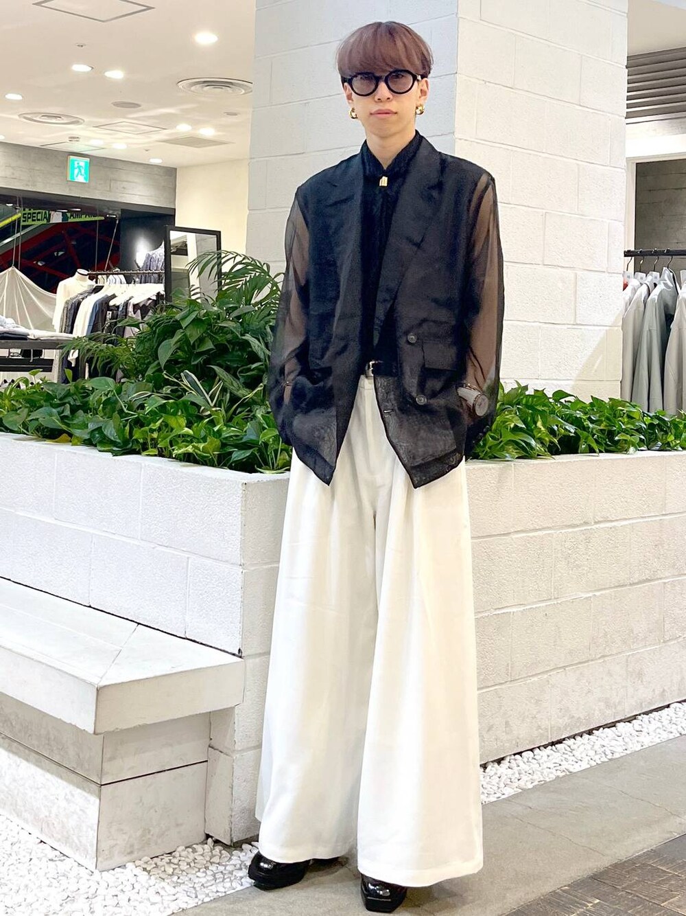 「きれいめ、韓国系、モード、シャツ、HARE」｜「HAREのZIPハイソールミュール(HARE)（ドレスシューズ、ブラック系）」を使った、てんまさん（メンズ・181cm）の春コーディネートの1枚目の写真