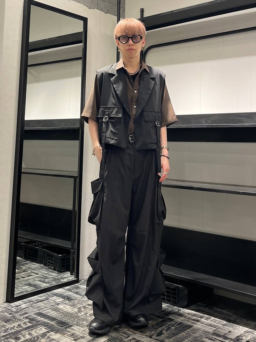 「シャツ、きれいめ、韓国系、モード、HARE」｜「HAREの【SET UP対応 イージーケア】TOROMIシャツSS（シャツ/ブラウス、ブラウン系）」を使った、てんまさん（メンズ・181cm）の夏コーディネートの1枚目の写真