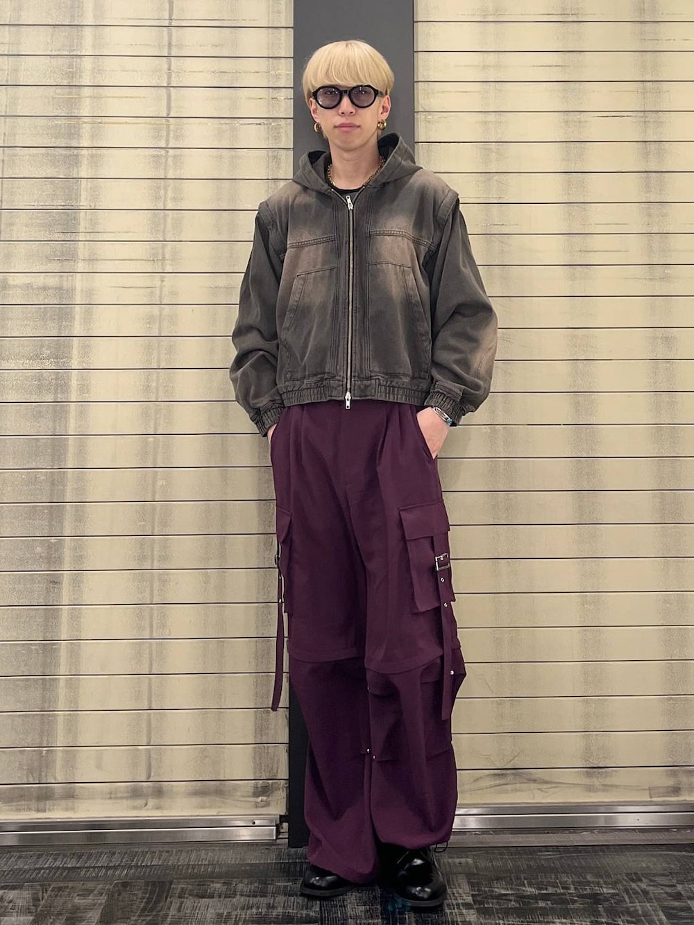 「きれいめ、韓国系、モード、シャツ、HARE」｜「HAREのユルネックベーシックカットソーLS(HARE)（Tシャツ/カットソー、グレー系）」を使った、てんまさん（メンズ・181cm）の春コーディネートの1枚目の写真