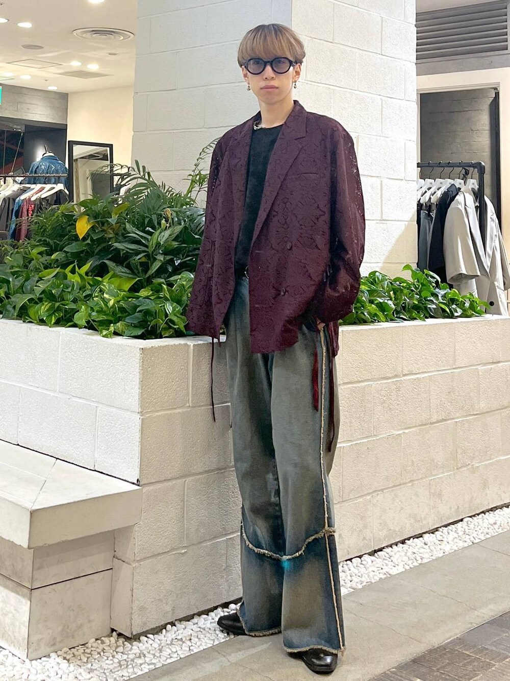 「きれいめ、韓国系、モード、シャツ、HARE」｜「HAREのコンバートフリンジデニムパンツ(HARE)（デニムパンツ、オレンジ系）」を使った、てんまさん（メンズ・181cm）の夏コーディネートの1枚目の写真