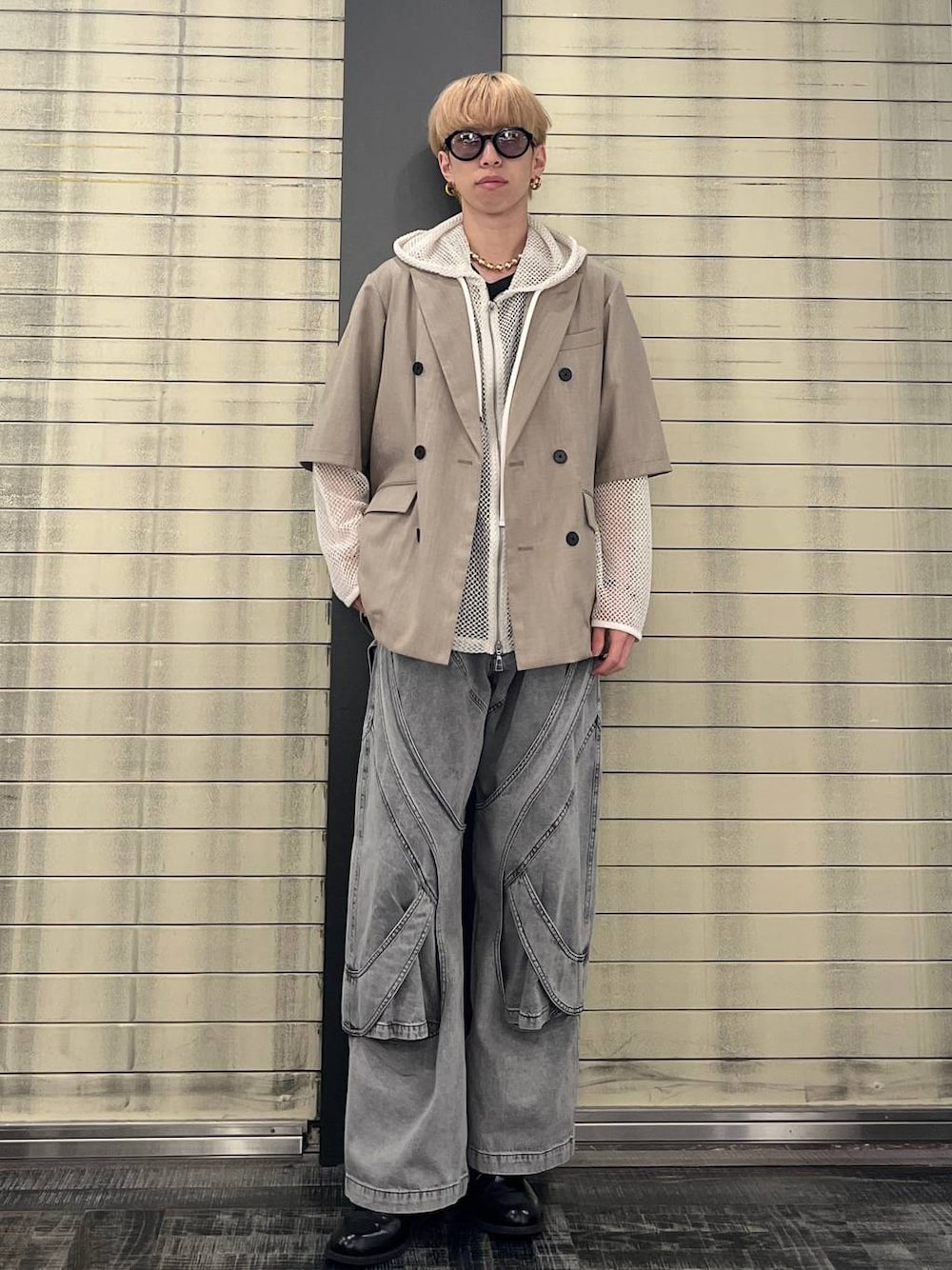 「きれいめ、韓国系、モード、シャツ、HARE」｜「HAREのTHE SHOES(HARE)（ドレスシューズ、ブラック系）」を使った、てんまさん（メンズ・181cm）の春コーディネートの1枚目の写真