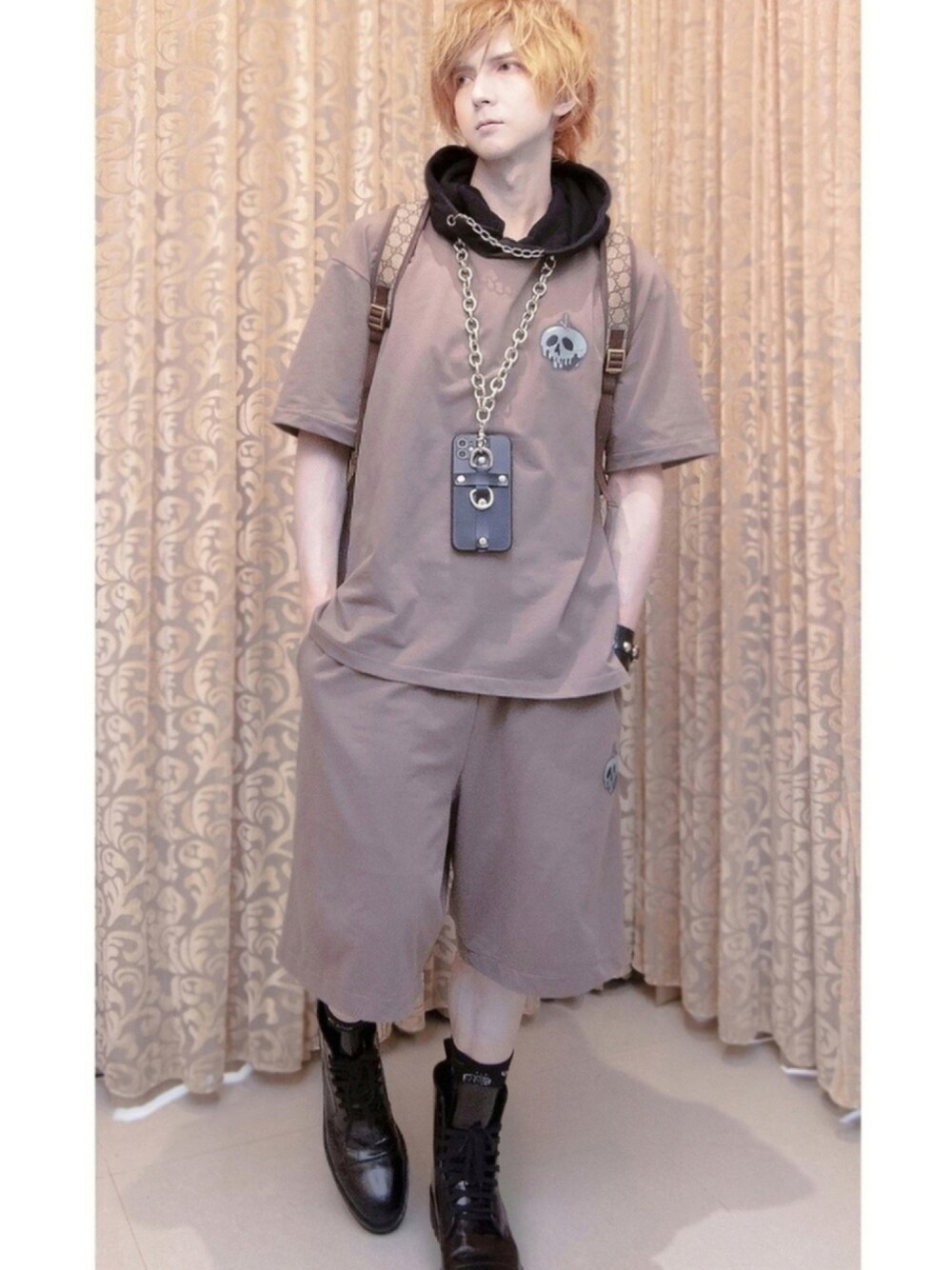 「GU、undercover、gucci、ss21、devilish、devil666ish、phone harness、hoodie harness、skull」｜「GUのアイテム（Tシャツ/カットソー、ベージュ系）」を使った、shoutatthedevilさん（メンズ・173cm）の春コーディネートの1枚目の写真