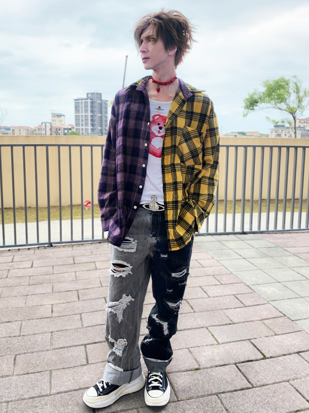 「devil666ishのアイテム（チョーカー、レッド系）」を使った、shoutatthedevilさん（メンズ・173cm）の春コーディネートの1枚目の写真