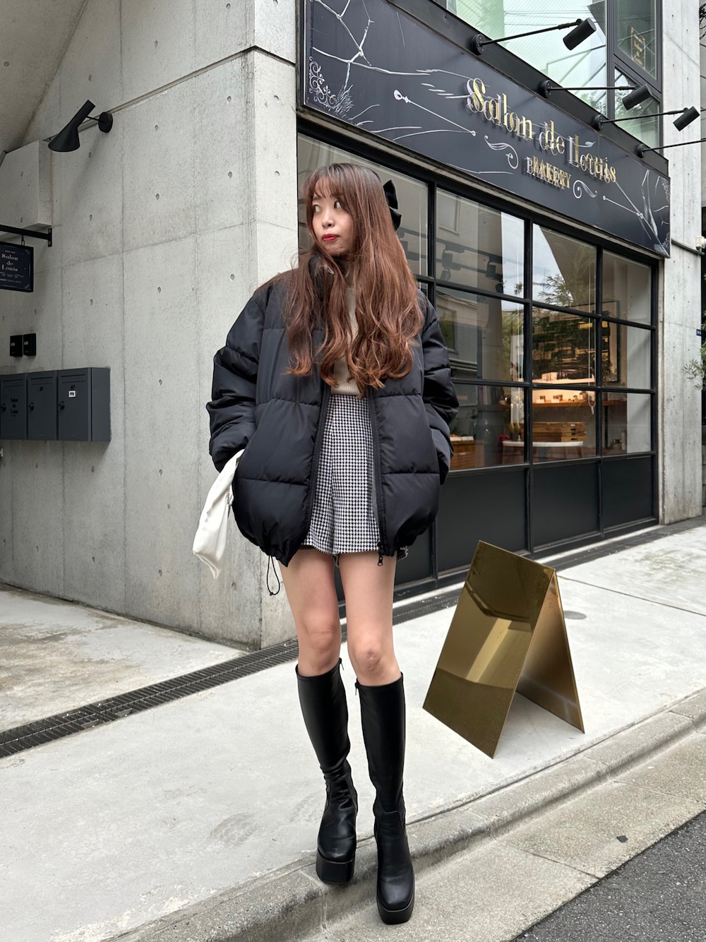 「秋、大人女子、ブラック、ブラックコーデ、フレンチガーリー、ガーリーコーデ、ロングブーツ、ブーツ、タートルネック、プチプラ、プチプラコーデ、おしゃれさんと繋がりたい、いいね、save、フォローお願いします🤑、冬コーデ、冬アウター」｜「WEGOのWEGO/【セットアップ対応商品】ツイードキュロット（その他パンツ、その他）」を使った、Junoさん（レディース・162cm）の秋コーディネートの1枚目の写真