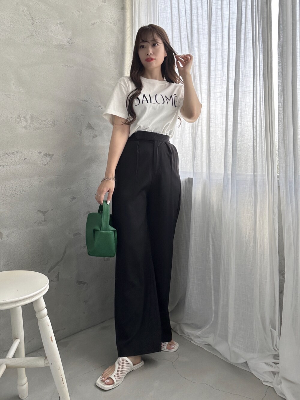 その他のTシャツ/カットソーを着用したレディースの夏コーディネートの1枚目の写真