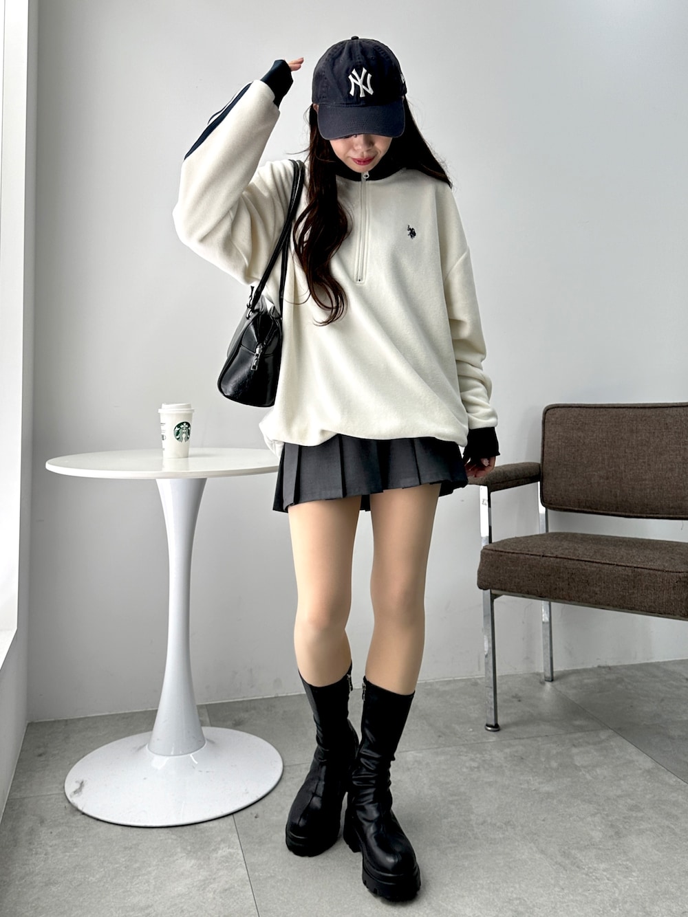「プチプラ、プチプラコーデ、いいね、save、フォローお願いします🤑、おしゃれさんと繋がりたい、韓国ファッション、韓国、スウェットコーデ、休日スタイル、ブーツスタイル、ミニスカート、キャップ女子、キャップコーデ、日常に魔法を、秋冬、秋っぽコーデ更新中」｜「U.S. POLO ASSN.の∴WEGO/【2024AW　大人気シリーズに新作登場☆お気に入り登録者数1万人越え】U.S. POLO ASSN.フリースハーフジッププルオーバー（スウェット、ホワイト系）」を使った、Junoさん（レディース・162cm）の秋コーディネートの1枚目の写真
