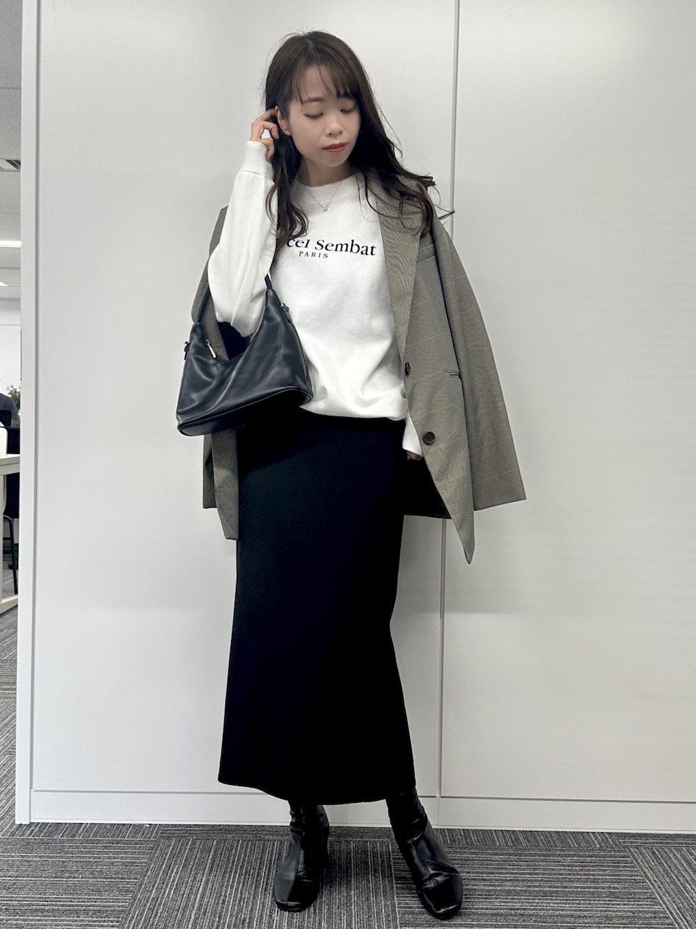 「ファッションを楽しもう、大人カジュアル、おでかけコーデ、プチプラ、プチプラコーデ、休日スタイル、お洒落さんとつながりたい、キレイめ、ガーリー、テーラードジャケット、楽チンコーデ、クリスマスに着たい服、骨格ウェーブ、チェック、スウェットコーデ」｜「WEGOのWEGO/【23年秋冬新作】クルーネックスウェット【WEB限定】（スウェット、その他）」を使った、Junoさん（レディース・162cm）の秋コーディネートの1枚目の写真