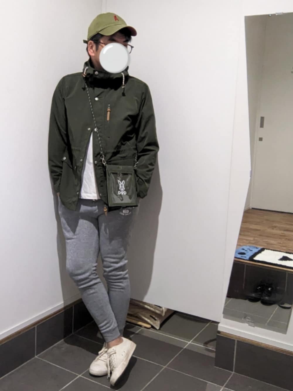 「DODのアイテム（ショルダーバッグ、グリーン系）」を使った、☆taku☆さん（メンズ・172cm）の春コーディネートの1枚目の写真