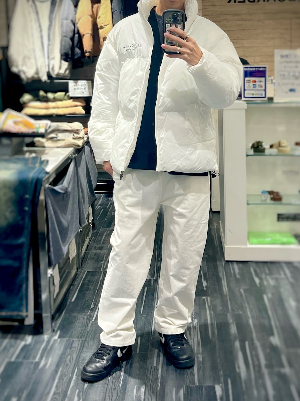 「クリスマスに着たい服、クリスマス、christmas、ホワイトコーデ、ホワイトパンツ、ホワイトダウン、usboarder」｜「US.BOARDERのアイテム（ジャケット/アウター、ホワイト系）」を使った、NBTさん（メンズ・178cm）の冬コーディネートの1枚目の写真