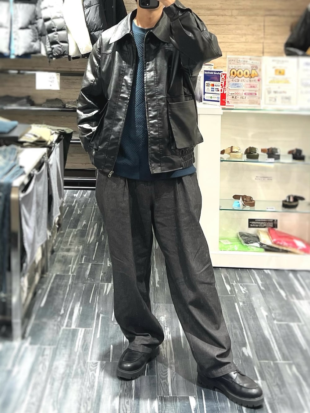 「レザーブルゾン、ワイドパンツ、ワイドスラックス、アメカジ、大人カジュアル、きれいめカジュアル」｜「US.BOARDERのアイテム（ライダースジャケット、ブラック系）」を使った、NBTさん（メンズ・178cm）の冬コーディネートの1枚目の写真