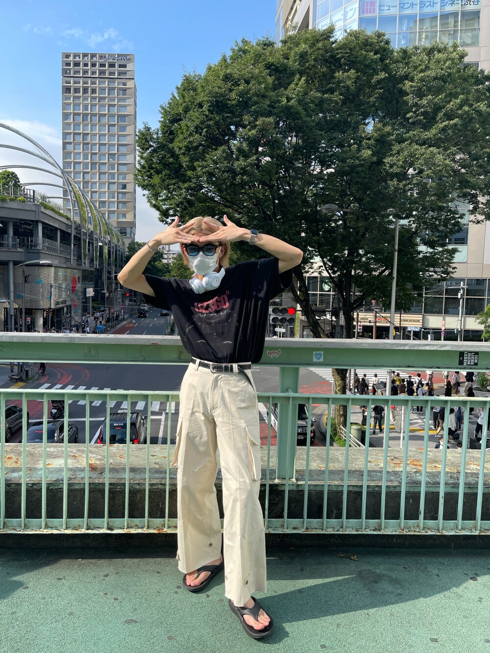 「真夏のアクティブスタイル、今日のコーデ、いいね、save、フォローお願いします🤑、夏、ゆるコーデ、カーゴパンツ、oofos、instagram」｜「OOFOSのOOFOS/ウーフォス OOriginal（サンダル、ブラック系）」を使った、しんばさん（メンズ・171cm）の夏コーディネートの1枚目の写真